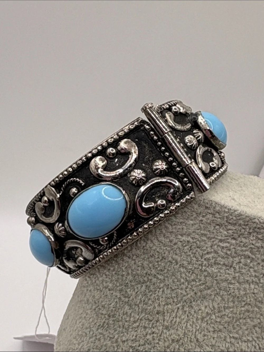 Vintage Southwestern Turquoise Blue Cabochon Silver Bangle Bracelet 7”